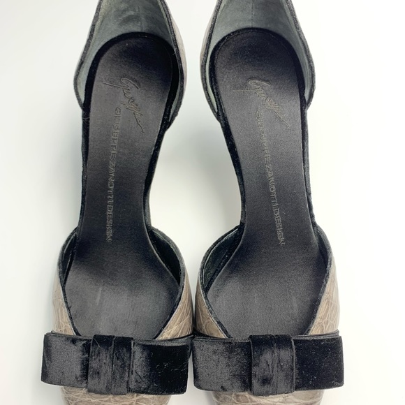 Giuseppe Zanotti Green Croc Leather & Velvet Pumps - Picture 6 of 16